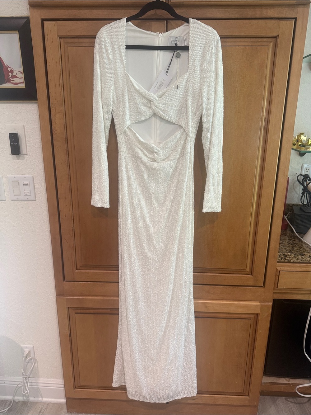 ONE33 Social NWT White sequin Long-Sleeve Twist Cutout Evening Gown size 10